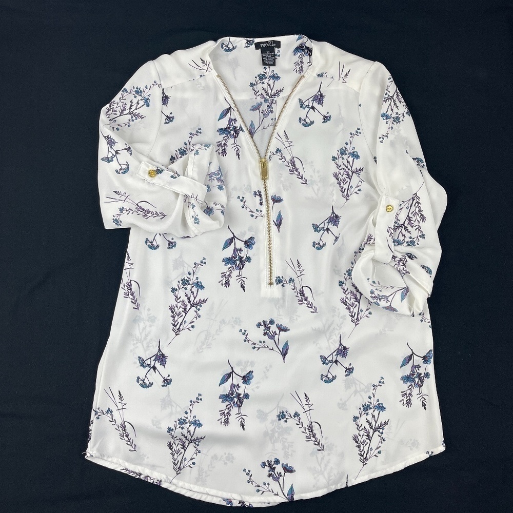 Rue 21 Womens Blouse White Floral Blue Zipper XS
